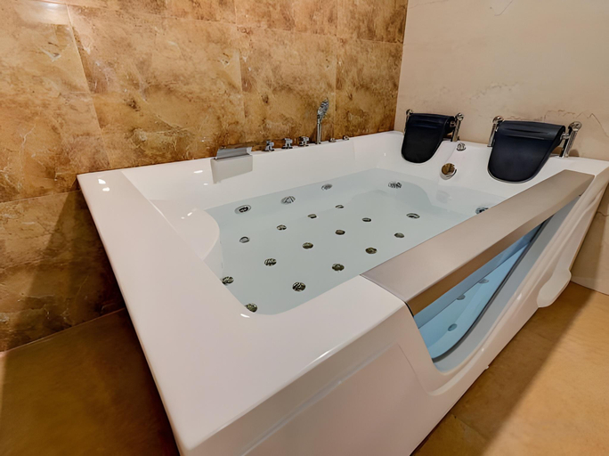 Bathroom 4, Hotel Tip Top International, Pune