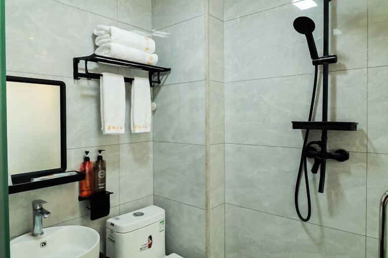 Bathroom 4, Mingyu Shanshe Hostel, Nanping
