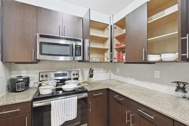 Private kitchen 4, Chic and Stylish 2B near Legacy West, Collin