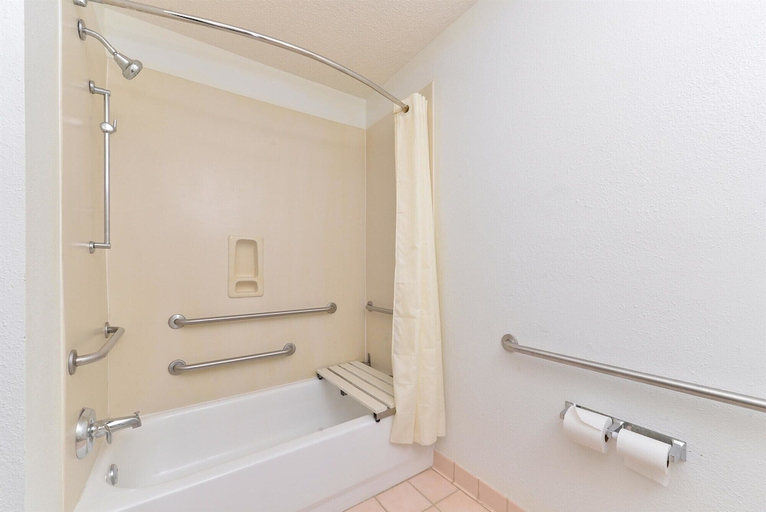 Bathroom 3, Motel 6 Richburg, SC, Chester