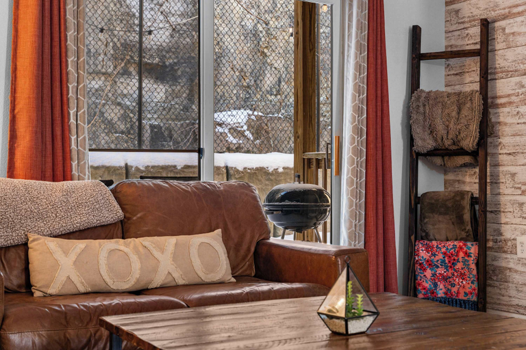 Living area 4, Ashley's Charming Chalet, Taney