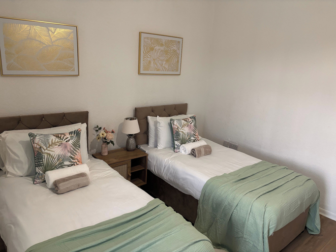 Room 3, 2 Bed - Sleeps 4 - Garden - Free Parking, Wolverhampton
