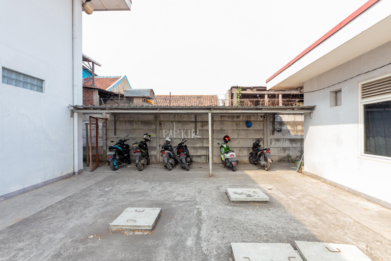 Exterior & Views, RedDoorz near T1 Juanda Airport, Surabaya