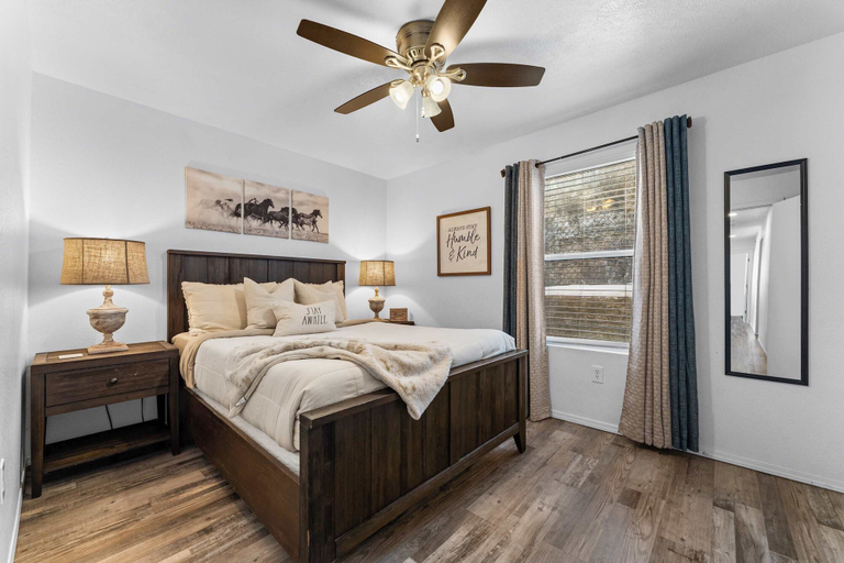 Room 2, Ashley's Charming Chalet, Taney