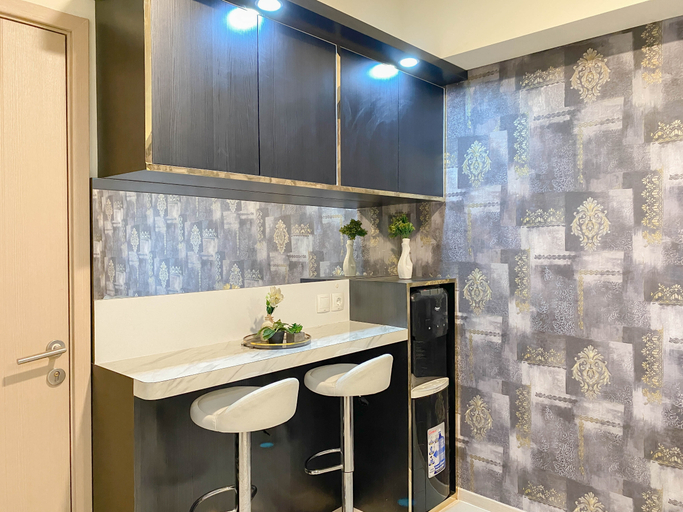 Living Room 3, Serene Look 2BR Apartment Meikarta District 2 By Travelio, Cikarang