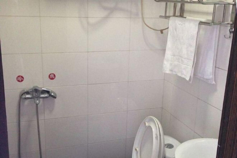 Bathroom 3, Jinhuwan Hotel, Yancheng