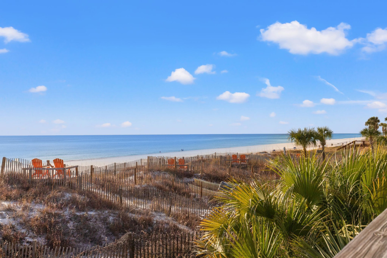 Beach 3, Go-jo Getaway! Coastal Comfort, 2BR Beachfront Townhouse, Sleeps 6, Bay