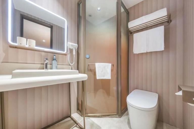 Bathroom 4, HanTing Hotel (Shanghai Zhenping Road Subway Station Xindian), Shanghai