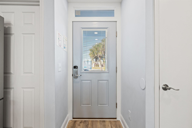 Interior 5, Go-jo Getaway! Coastal Comfort, 2BR Beachfront Townhouse, Sleeps 6, Bay