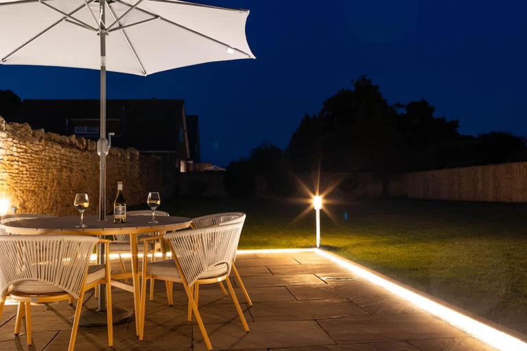 Room 2, Castle View Cottage with Hot Tub and EV Charging, North Yorkshire