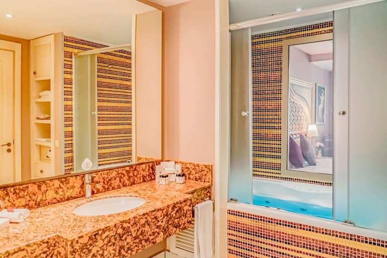 Bathroom 4, Royal Taj Mahal Hotel, Manavgat