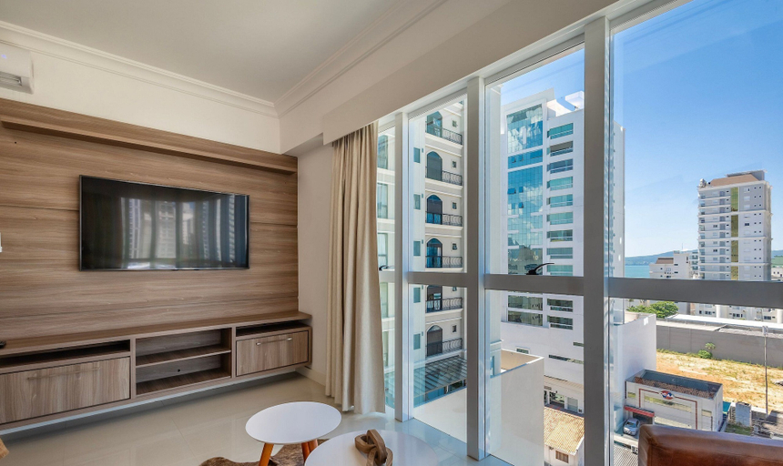 Living area, Apt w/ BBQ Only 90m From the Beach Cmf0501, Itapema