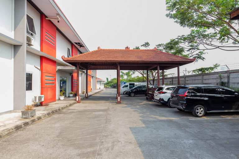 Exterior & Views 2, RedDoorz near T1 Juanda Airport, Surabaya