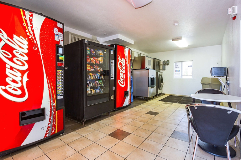Food & Drinks 5, Motel6 Mesa, AZ - North, Maricopa