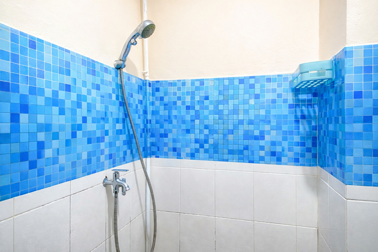 Bathroom 5, Cozy with Contemporary 2BR Space at Apartment Bogor Valley By Travelio, Bogor