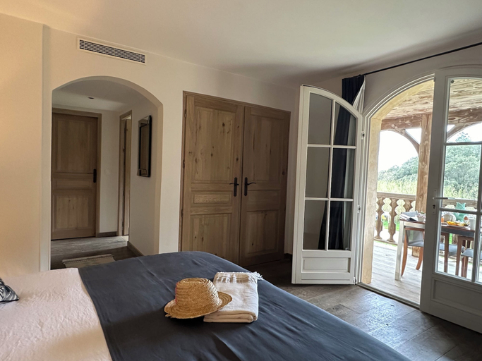 Bedroom 3, Le clos des sept palmiers, Var