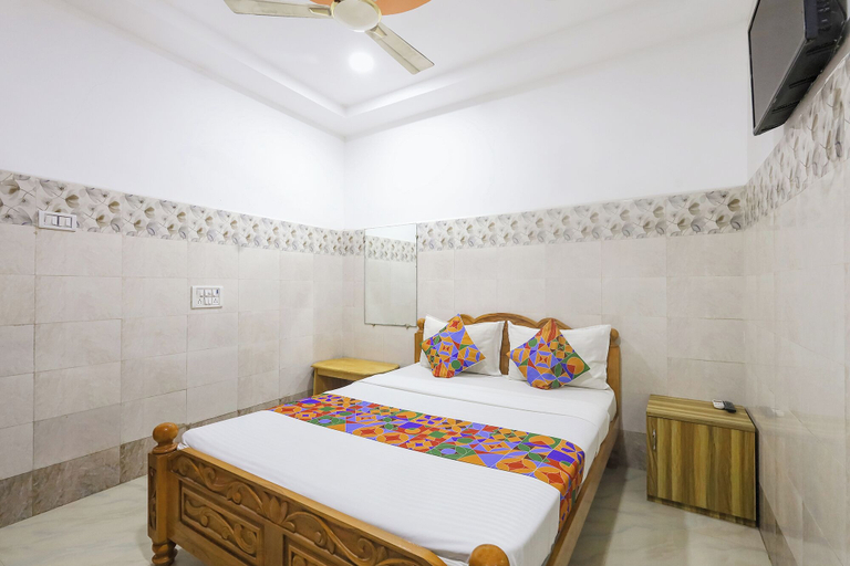 Room 5, Via Neverland Residency, Kancheepuram