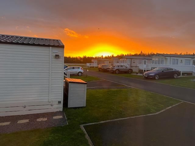 Property grounds 5, Cabin Sleeps 5 - Pets, Patio, Pool, Peaceful Place, East Lothian