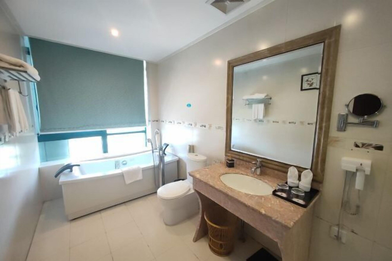 Bathroom 3, ZheShang ShiMao Yulong Hotel, Jiaxing