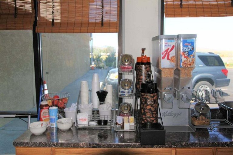Food & Drinks 4, Super 8 by Wyndham Wells, Elko