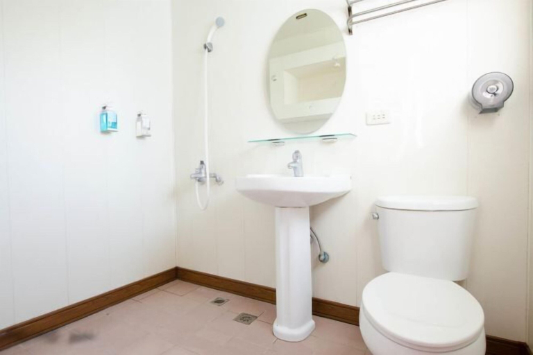Bathroom 4, Pure Sky and Cloud Hostel (ID number:112), Hualien