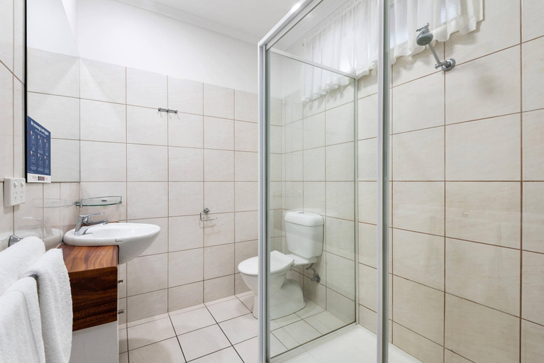 Bathroom 5, Comfort Inn Deakin Palms, Mildura - Pt A