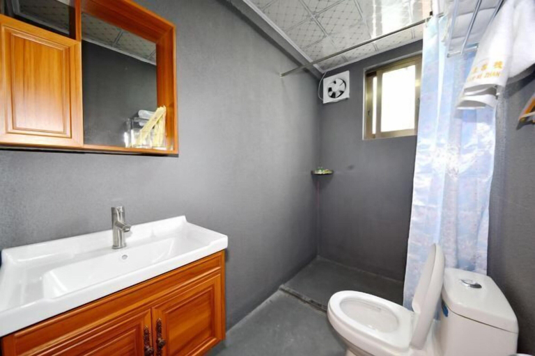 Bathroom 3, Fenglai Holiday Hostel, Foshan