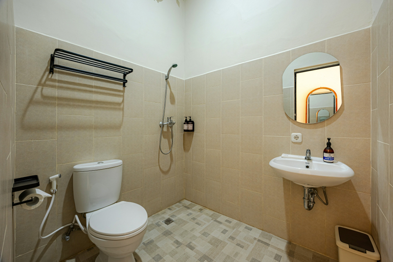 Bathroom, Cove Chara, Badung