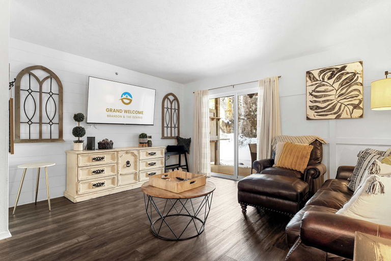 Living area 5, Ashley's Luxurious Snuggery, Taney