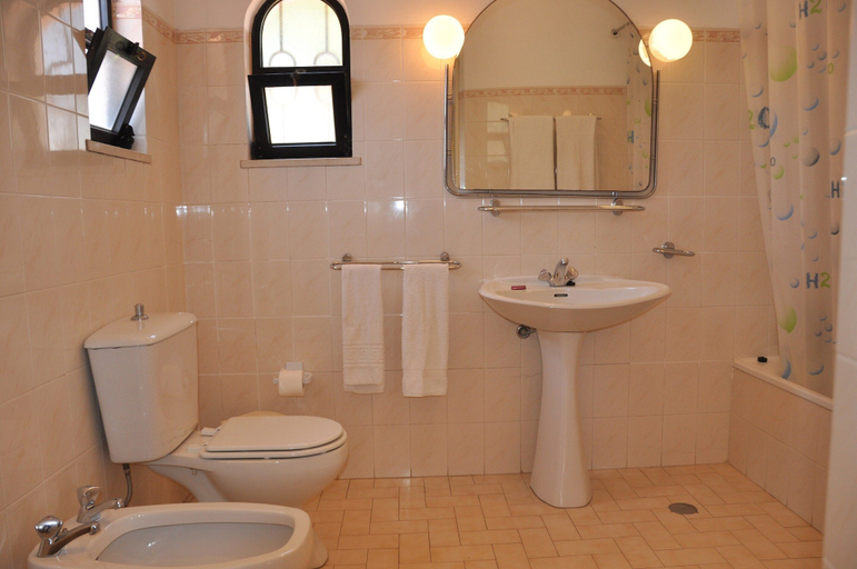 Bathroom 4, Modern Holiday Home in Quarteira With Swimming Pool, Loulé