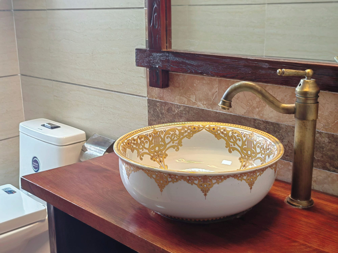 Bathroom 3, Castle peak yard Inn Guilin, Guilin