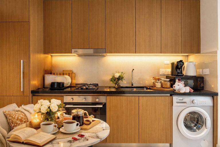 Private kitchen 3, Luxury Studio with Pool and Parking, Dubai