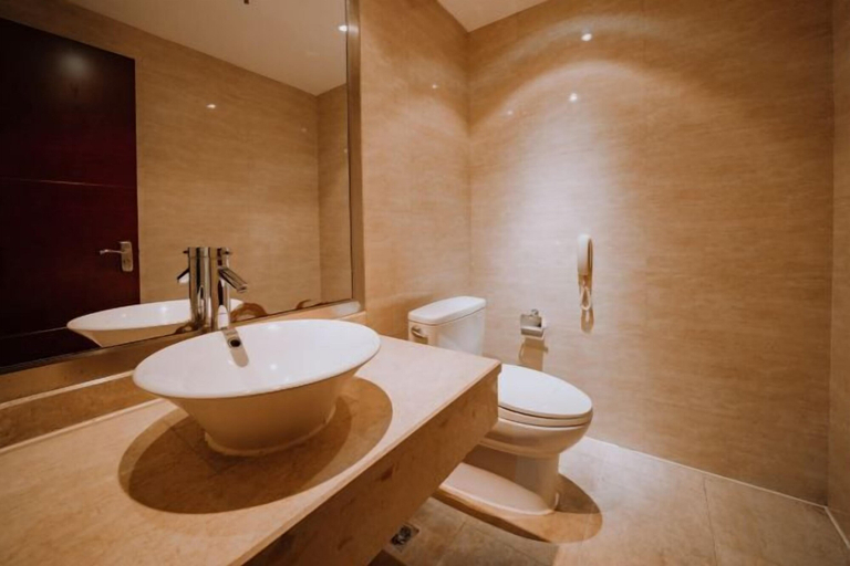 Bathroom 3, Linhai International Hotel, Yancheng