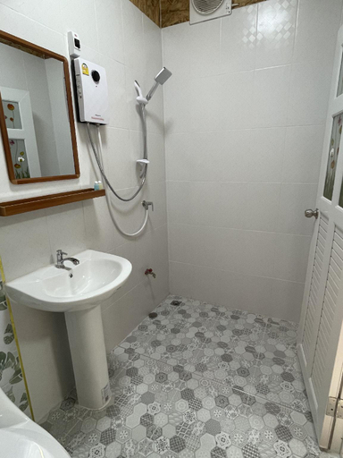 Bathroom 4, IUnn Resort, Muang Rayong