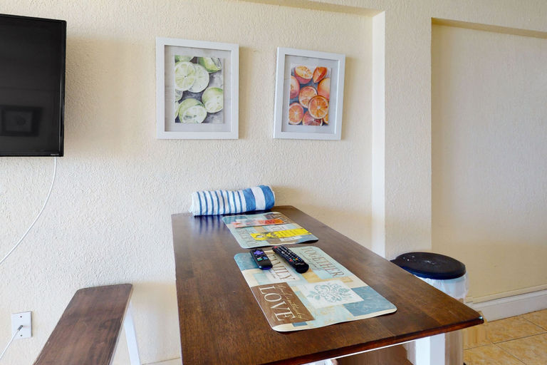 Interior 4, Hawaiian Inn 422, Volusia