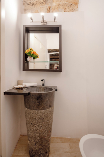 Bathroom 3, Old Tuff Apartments, Bari