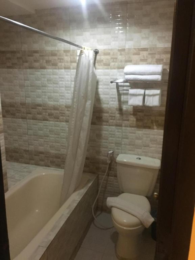 Bathroom 2, Lourdes Suites Makati powered by Cocotel, Makati City