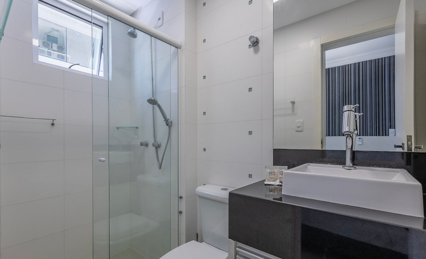 Bathroom 3, Apt w/ BBQ Only 90m From the Beach Cmf0501, Itapema