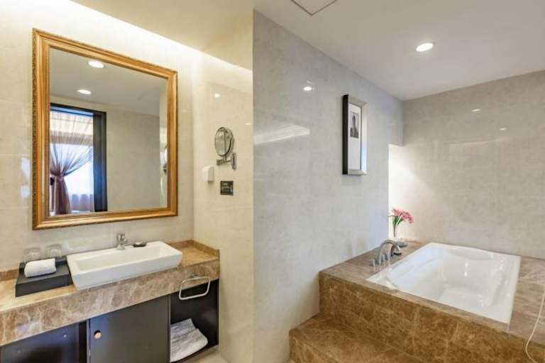 Bathroom 4, Guomao Hotel, Yichang