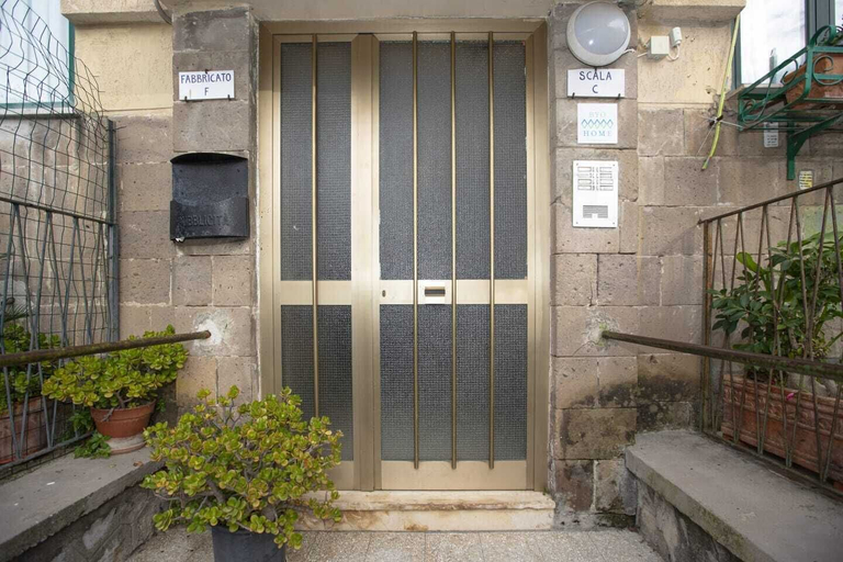 Exterior detail, L'Arca di Noè, Napoli