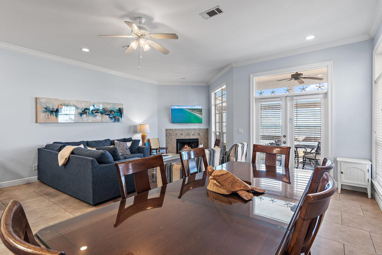 Living area 2, Vantage Pointe 43, Walton