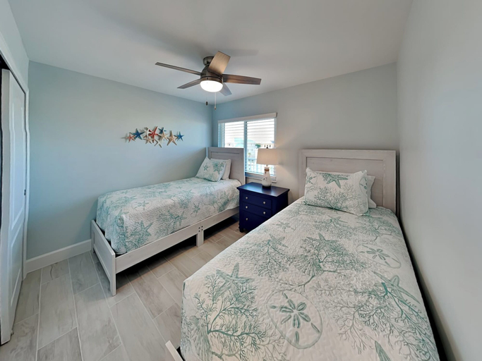 Bedroom 2, Castle Beach 303, Lee