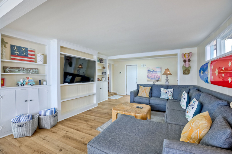 Interior 4, 1745 S Pacific, San Diego