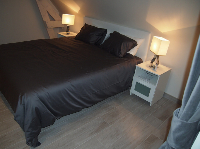 Bedroom 2, Spacious Home With Games, Hainaut