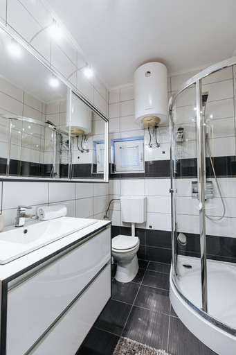 Bathroom 3, Apartments Lola, Novalja