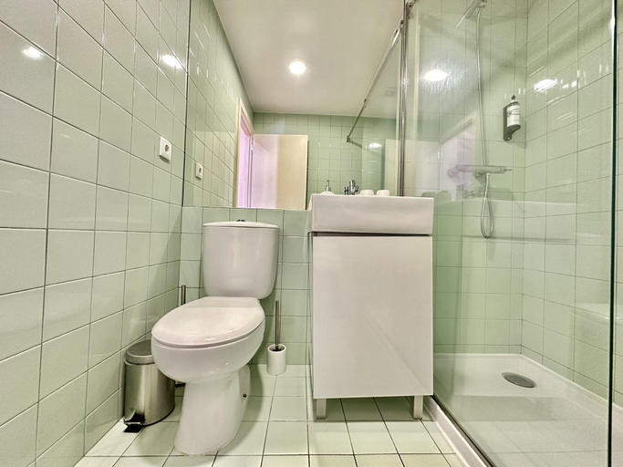 4, Charming 2-Bedroom Apartment in Porto, Porto