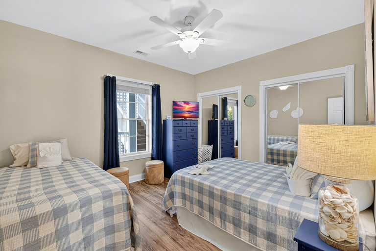 Interior 2, Magnolia Pointe Luster Leaf 4882-202, Horry
