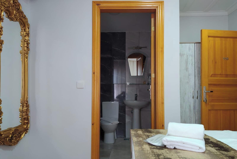 Bathroom 2, Tree house hotel, Fatih