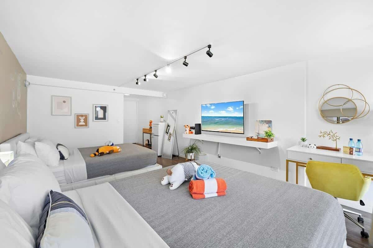 Room 3, @ Marbella Lane Chic Seaside Studio w/ Pool View, Honolulu