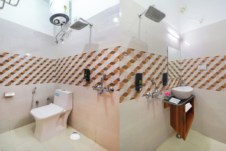 Bathroom 3, Saalak Lite By Divine Dev Darshan, Garhwal